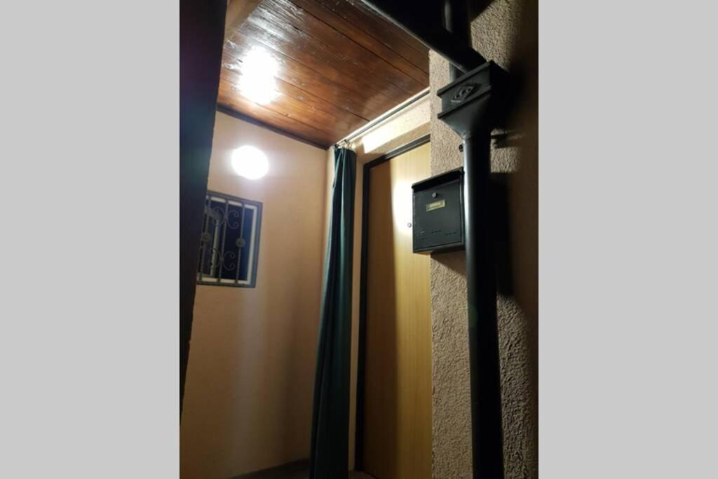 Apartman Sa Garazom I Internetom サラエヴォ エクステリア 写真